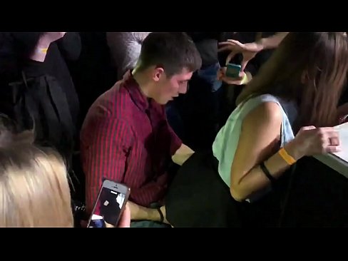 ❤️ 俄罗斯夜总会里的真实性爱 18岁的俄罗斯女孩在夜总会的肛门和阴道性交 ❤️  性爱️❤